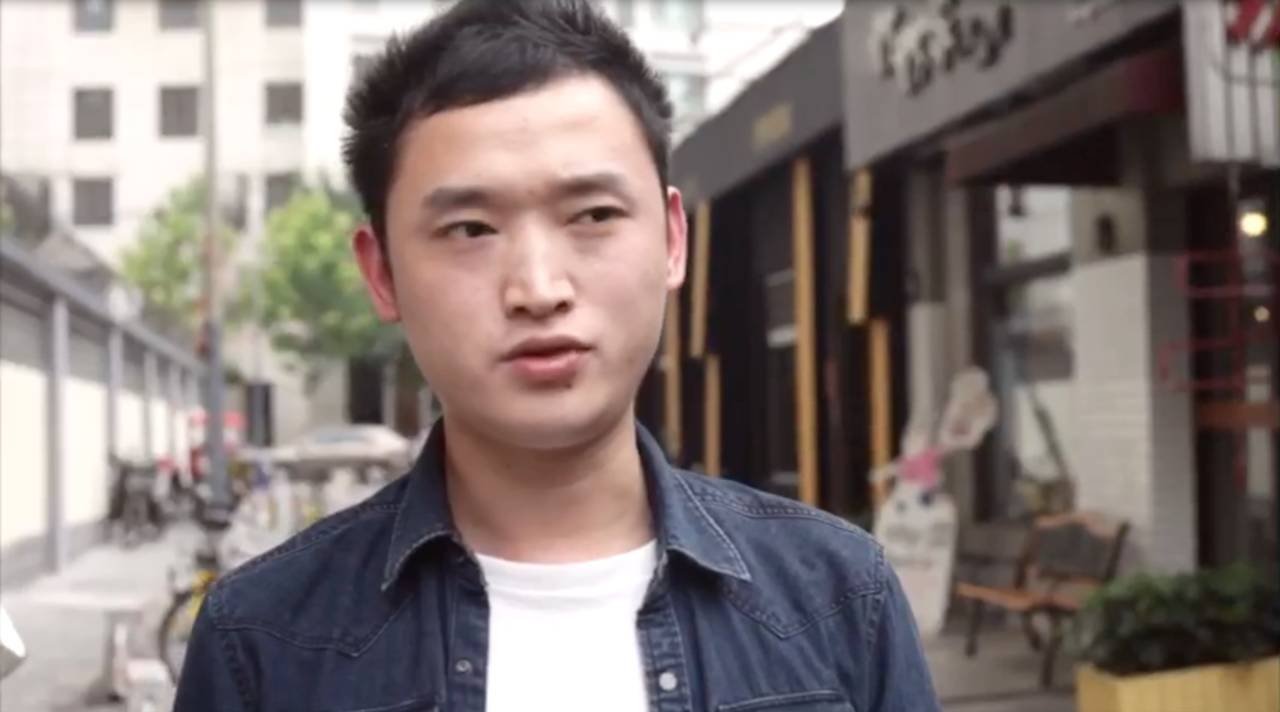 给女生选择最好看的球鞋 (男生帮女生穿什么球鞋)