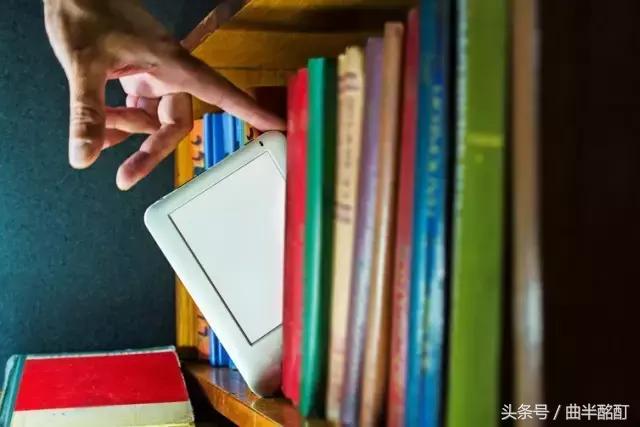 信息媒体介质的认知和审美逻辑——其实我就是想问你爱不爱看电子书？｜吐真言