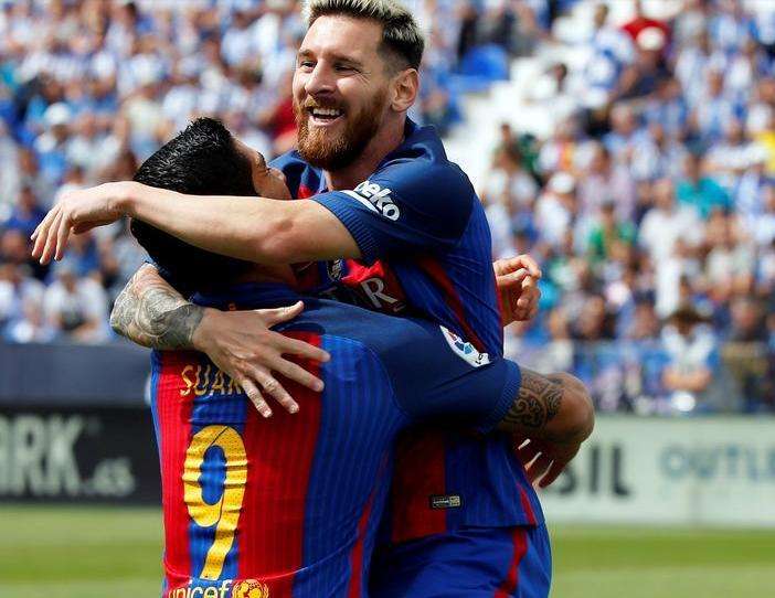 和足球无关的人,和足球相关的是什么