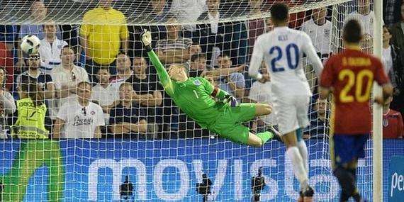 和足球无关的人,和足球相关的是什么