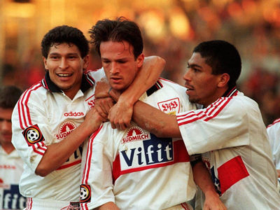 20年前组三叉戟威震欧洲，勒夫百胜创里程碑，十年间拿一队没招