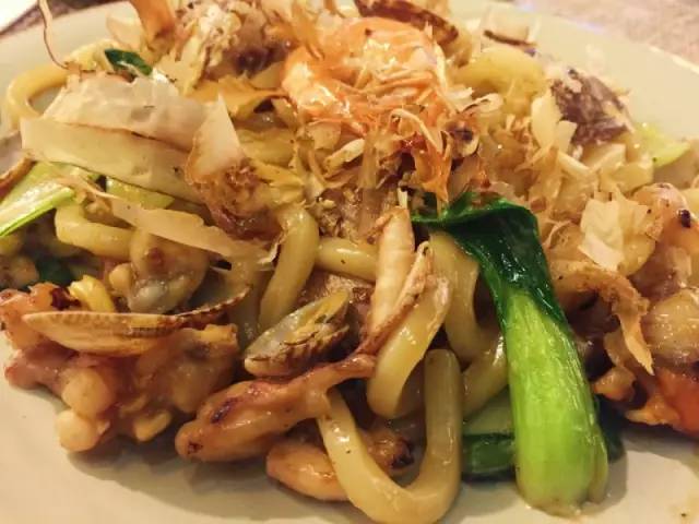 本地独家岛国跪式服务餐厅，青涩女仆等你来撩