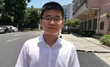 诚哥今天到汕大啦！“小超人”李泽楷也来啦！