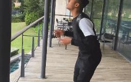 GIF-他不晒自拍、不晒女友，唯晒球技！最后惊天一晒打几分？