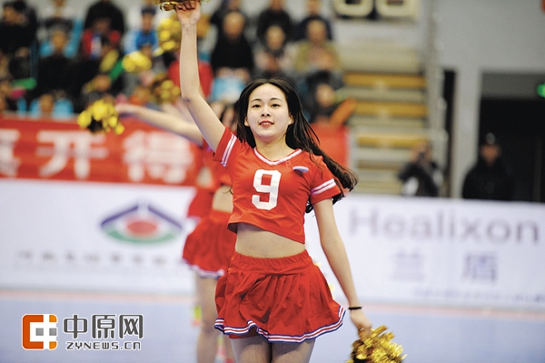 洛阳“足球嘉年华”如约上演球迷狂欢嗨翻全场