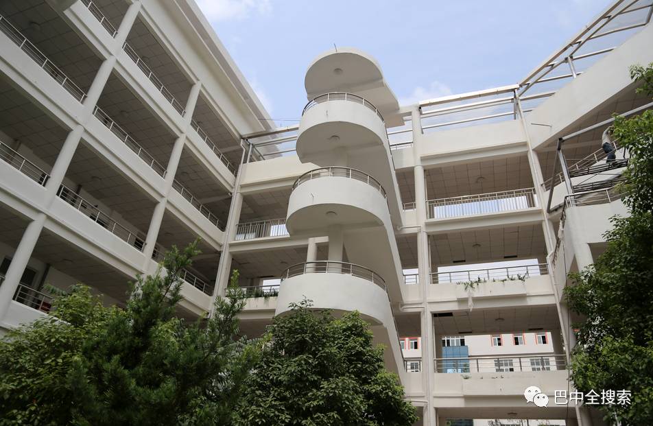 巴中市高级中学2018级二班,巴中市高级中学有几个特级教师