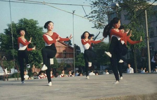 水煮｜一双塑料凉鞋4000块，洗澡筐4300……信阳的小伙伴不要惊讶，这些时尚大牌你都拥有过！