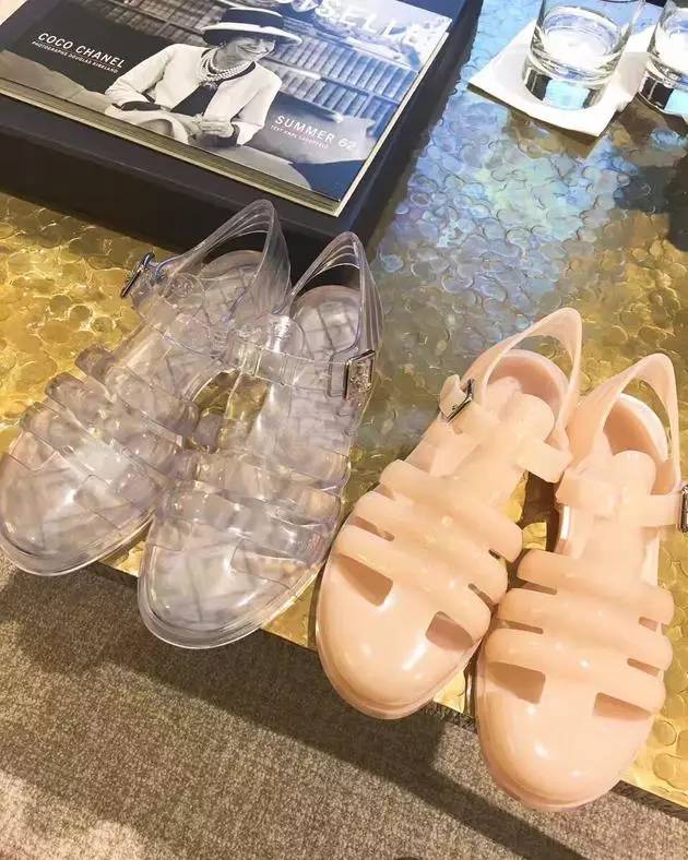 水煮｜一双塑料凉鞋4000块，洗澡筐4300……信阳的小伙伴不要惊讶，这些时尚大牌你都拥有过！