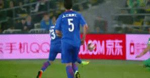 中超-京沪战如武打片口角飞铲+围裁判+担架