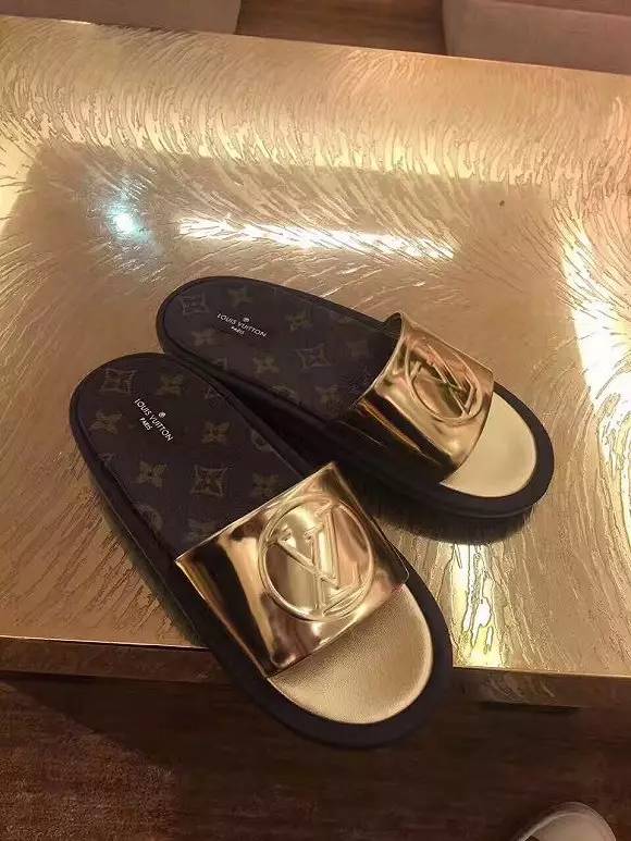 水煮｜一双塑料凉鞋4000块，洗澡筐4300……信阳的小伙伴不要惊讶，这些时尚大牌你都拥有过！