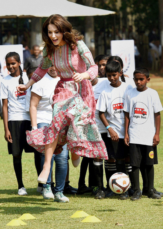 10大穿衣打扮的真理风行时尚明星圈（业界良心级“安利”）