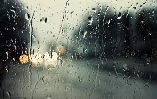 他吹了一夜风扇脚趾就肿得比山核桃还大夏天防暑也要关注健康