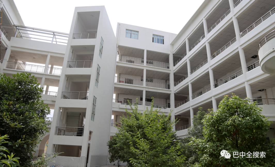 巴中市高级中学2018级二班,巴中市高级中学有几个特级教师