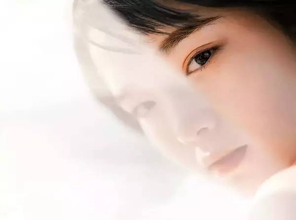 模特面部表情和动作,模特摆姿僵硬怎么拍摄