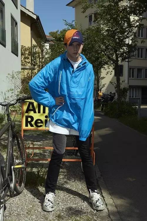 vetements联名耐克,vetements联名版