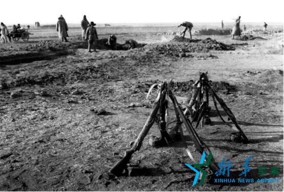 方大曾拍摄图片,方大曾在绥远前线采访时的留影