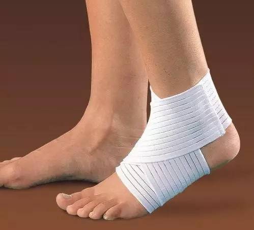 踝扭伤后该如何冰敷,踝关节扭伤应该冷敷还是热敷