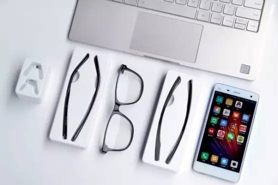 德普都在戴的波士顿款，专业级防蓝光护目镜，彩虹镜腿随便换