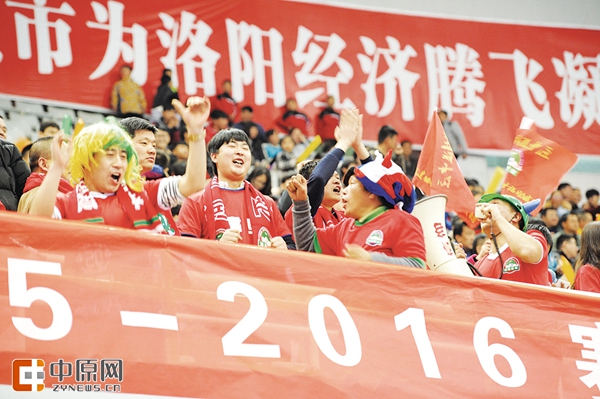 洛阳“足球嘉年华”如约上演球迷狂欢嗨翻全场