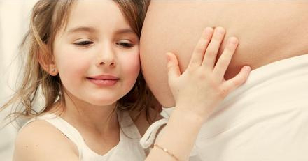 林青霞是多大年纪生二胎的,林青霞是高龄产妇吗