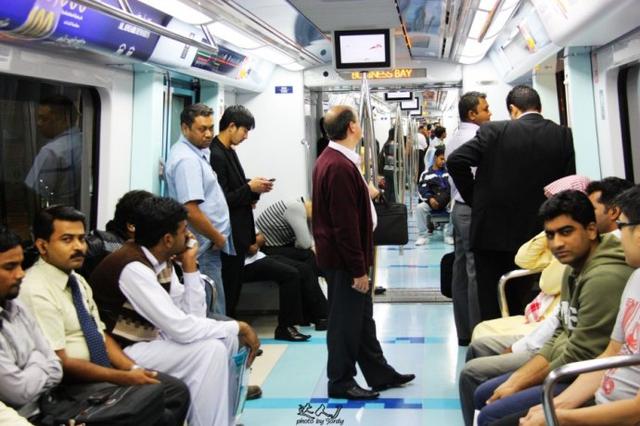 乘着地铁去迪士尼,乘着地铁去兜风