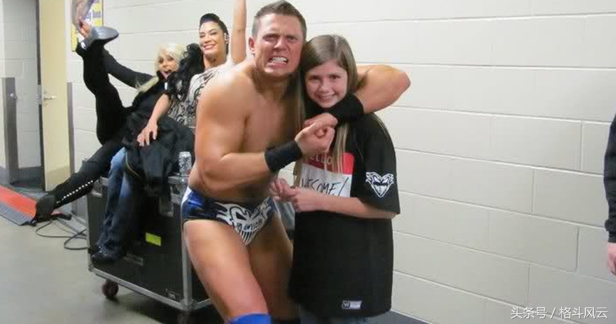 wwe选手温情,wwe正直vs反派4v4