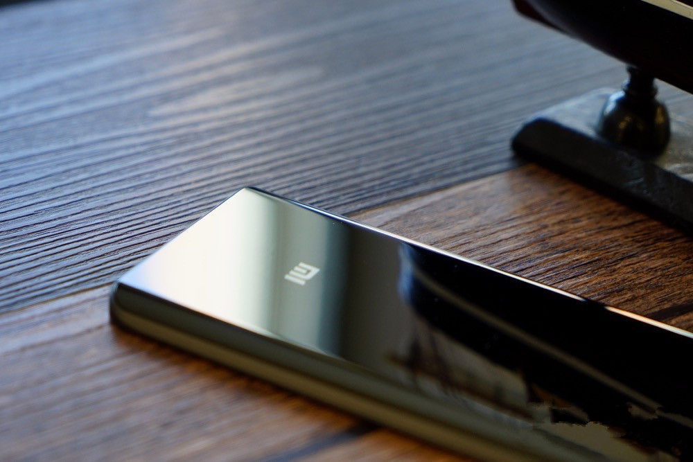 它是小米去年最难抢手机，如今却让步下架