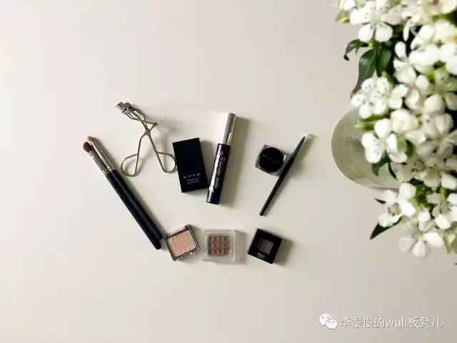 仿妆90年代港风妆容 (逆天化妆术化妆前化妆后港星妆容)