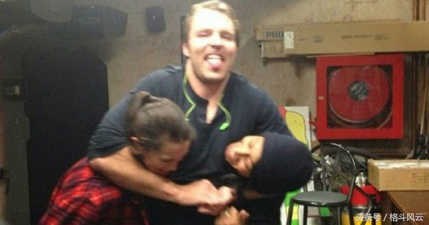 wwe选手温情,wwe正直vs反派4v4