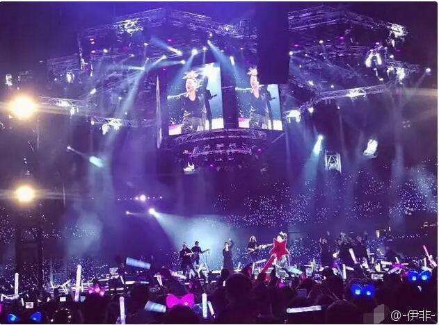 张学友年轻时舞台演出,张学友演唱会空荡荡的座位