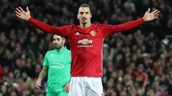 如何在球场上当个好中锋？伊布教你关注这六点！