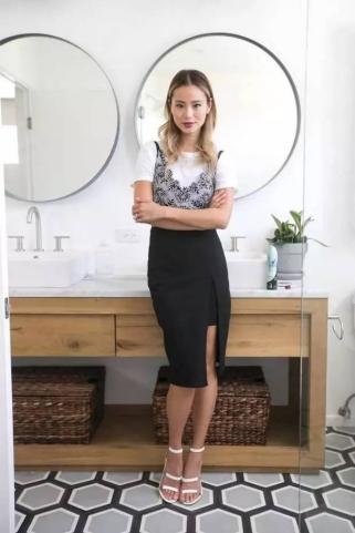 我可不信，黑，穿衣服土掉渣！这锅这肤色可不背