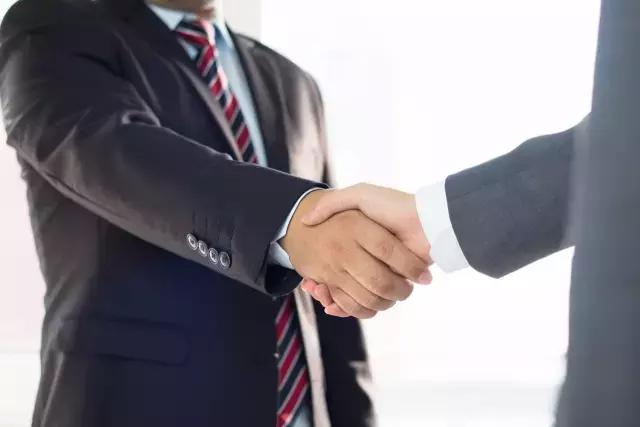 公司里这14种肢体语言错误一定要避免，否则你怎么死的都不知道！