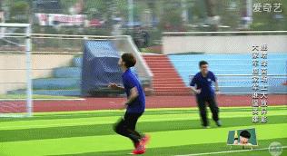 鹿晗当校草有多爽,鹿晗全能鹿校草唱歌跳舞织毛衣