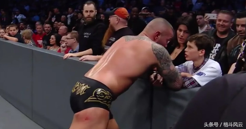 wwe选手温情,wwe正直vs反派4v4