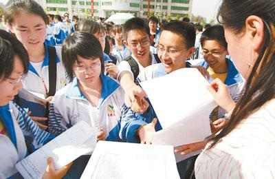 2019高考广东省前50名学霸,广东一学生查高考成绩崩溃