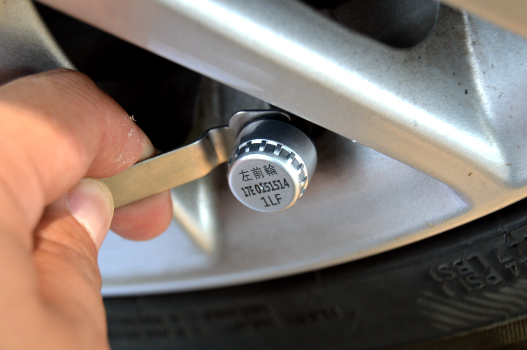 抬头显示可以显示胎压吗,抬头显示胎压监测