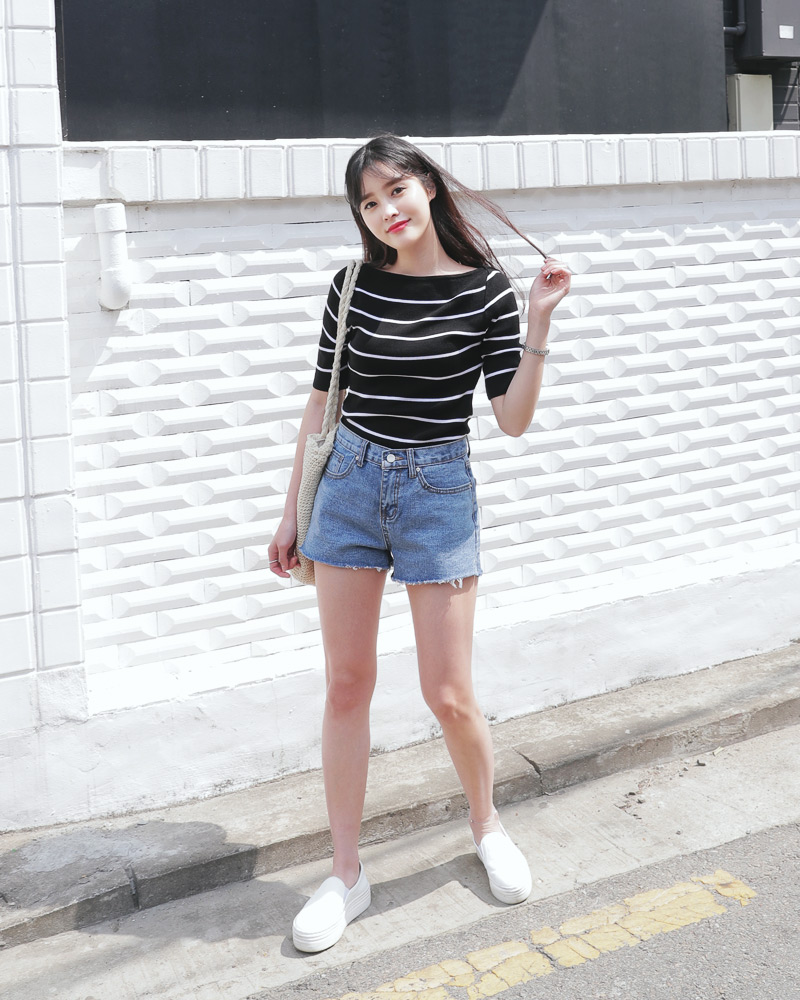 韩版复古条纹米奇大t恤,黑白条纹长袖t恤怎么搭配裤子
