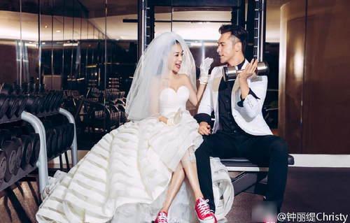 婚纱不搭球鞋就落伍！盘点8个中西方穿球鞋拍婚纱的女星