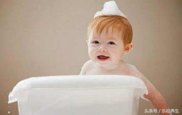 新手妈妈必看宝宝皮肤干燥的原因,宝宝皮肤干燥妈咪巧应对