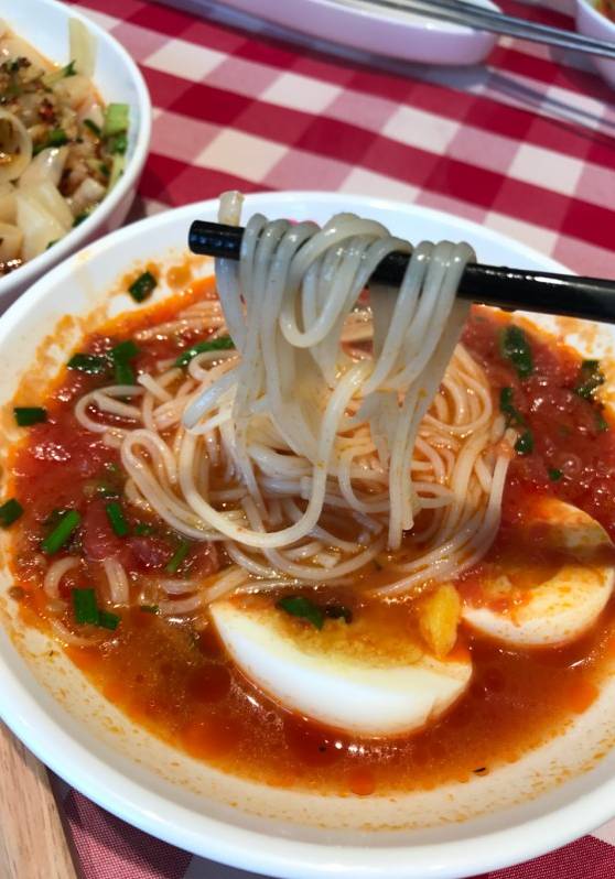 鼓起勇气踏入“武汉天地”剪头发，没想到却被“搞”大了肚子……