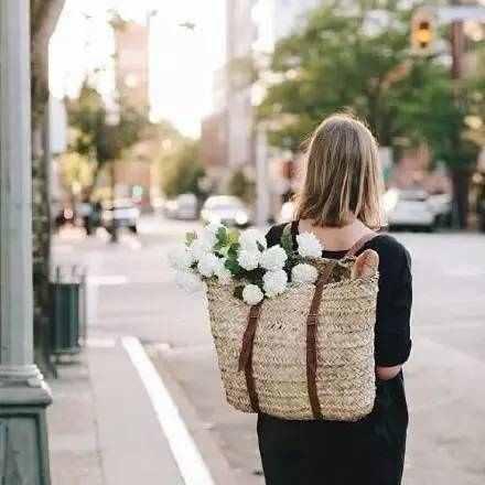 最近整个时尚圈都中了这个包包的毒！