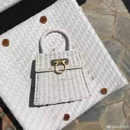 最近整个时尚圈都中了这个包包的毒！