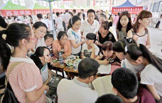 2019高考广东省前50名学霸,广东一学生查高考成绩崩溃