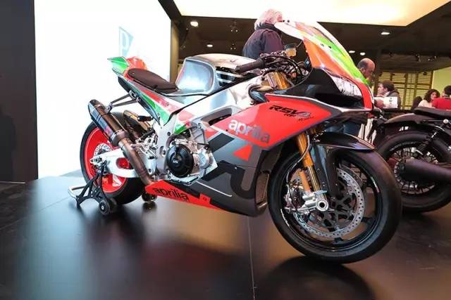 rsv4factory和v4s赛道实测,新款rsv4赛道测评