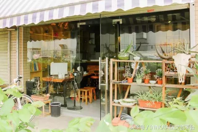 一个玩摇滚的大男生却始终戴着一串菩提项链，在*藏西**目睹了一整条河的六字真言，回来后他选择了当一个银匠人