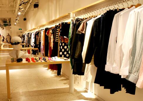 现在有哪些服装货源网站 (质量高的服装货源有哪些)