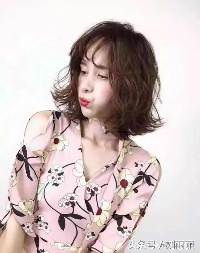 今年流行的发型中发,今年流行新式发型