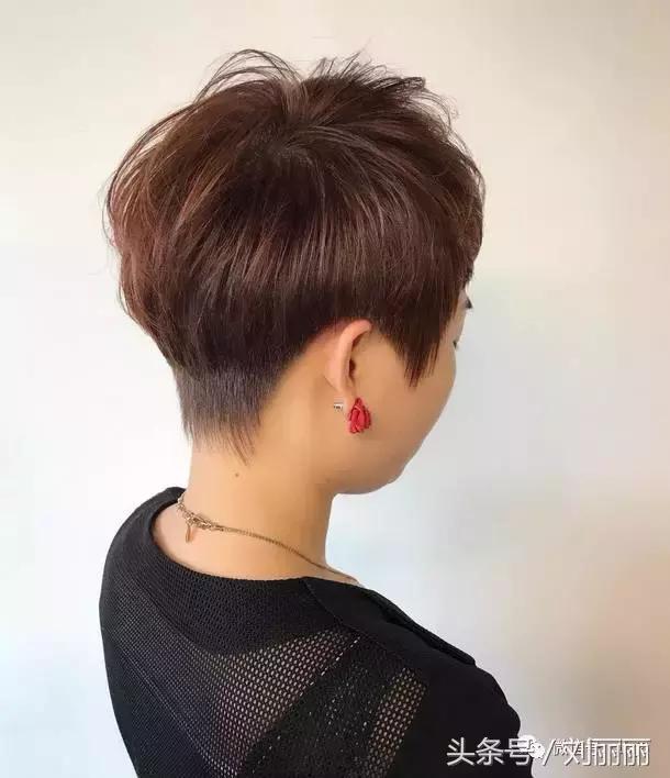 今年流行的发型中发,今年流行新式发型