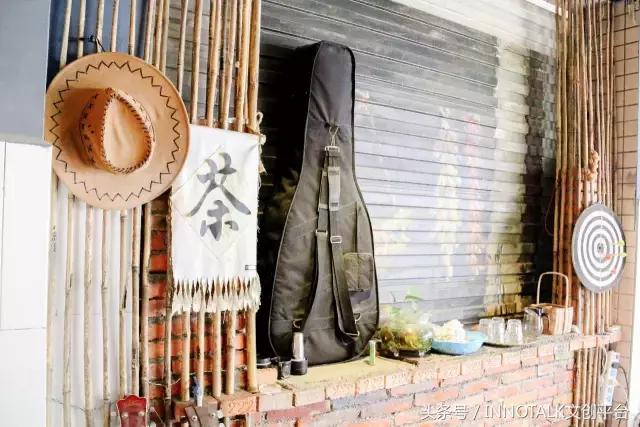 一个玩摇滚的大男生却始终戴着一串菩提项链，在*藏西**目睹了一整条河的六字真言，回来后他选择了当一个银匠人